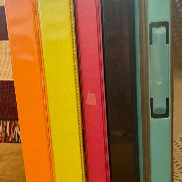 Five 3 ring binders - Picture 2 of 2